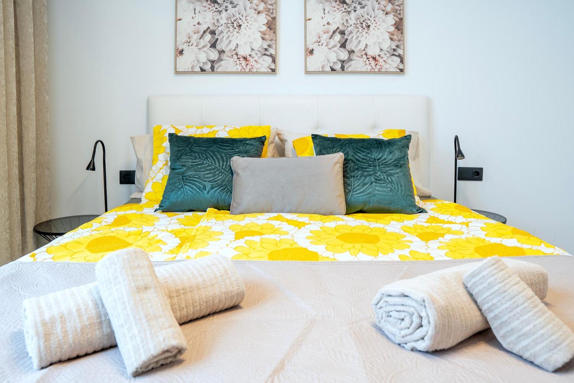 Trendy With A Heated Pool And Near Aqualand, 1a Apartment *