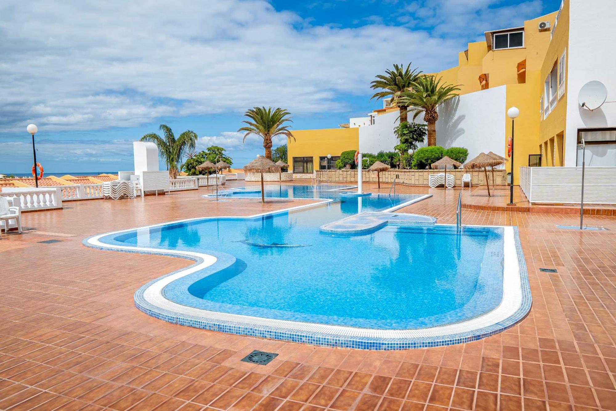 Trendy With A Heated Pool And Near Aqualand, 1a Apartment