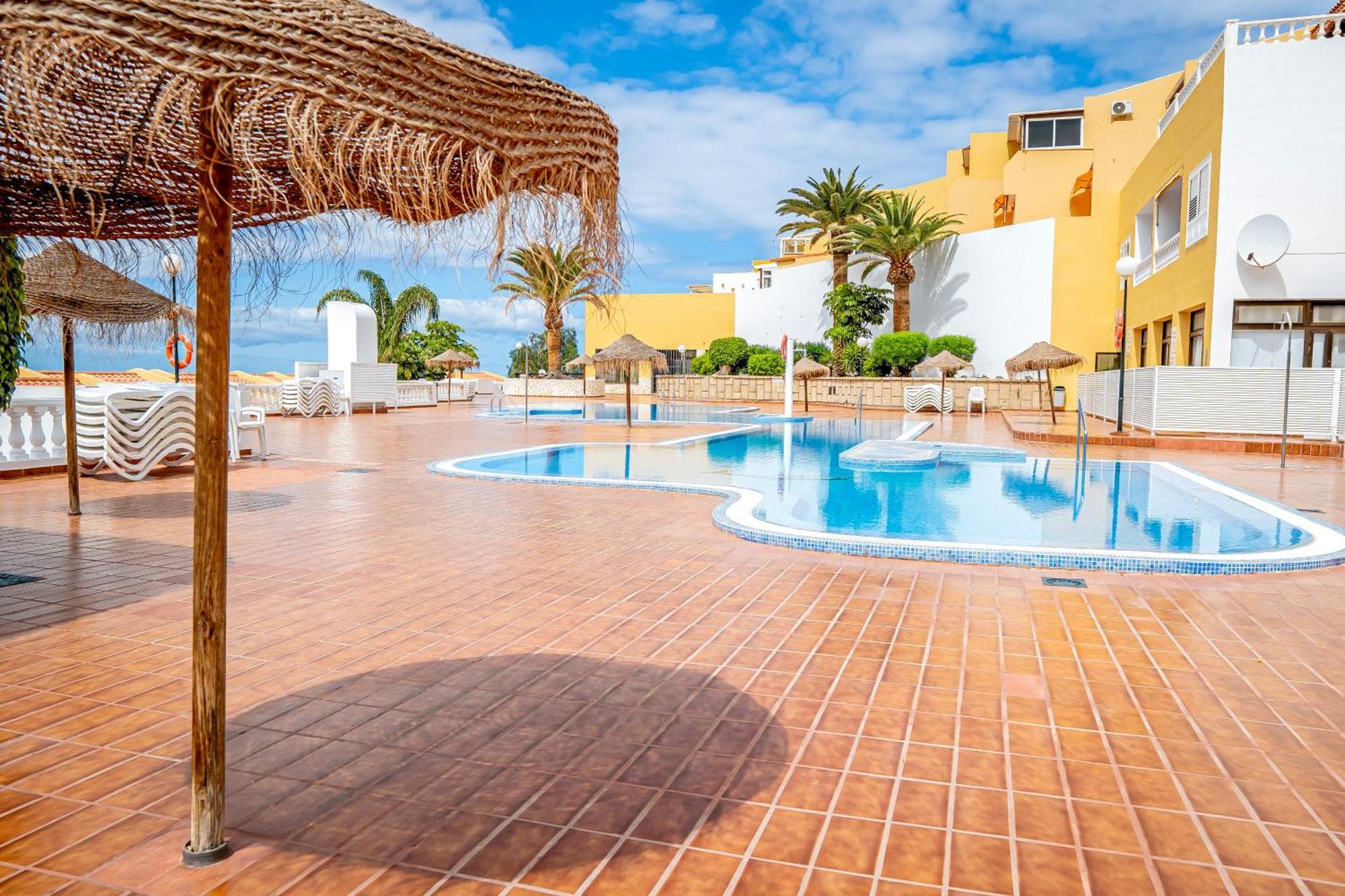 Trendy With A Heated Pool And Near Aqualand, 1a Apartment